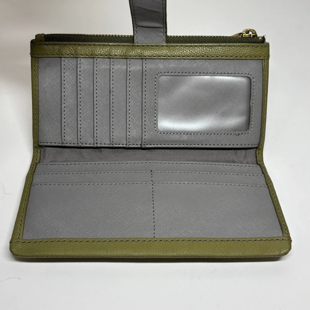Fossil Women's Olive Green Pebbled Leather Zip Around Continental Wallet Clutch‎